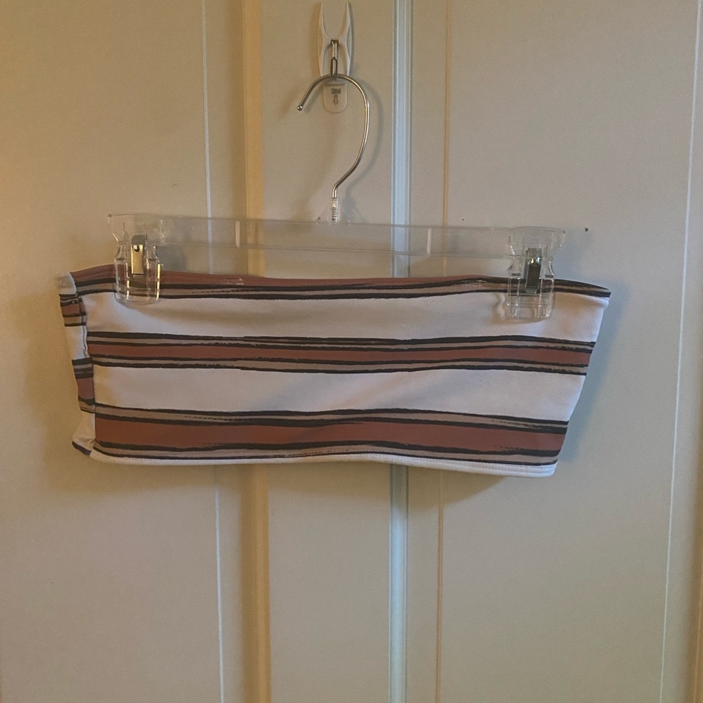 She in bandeau swim set